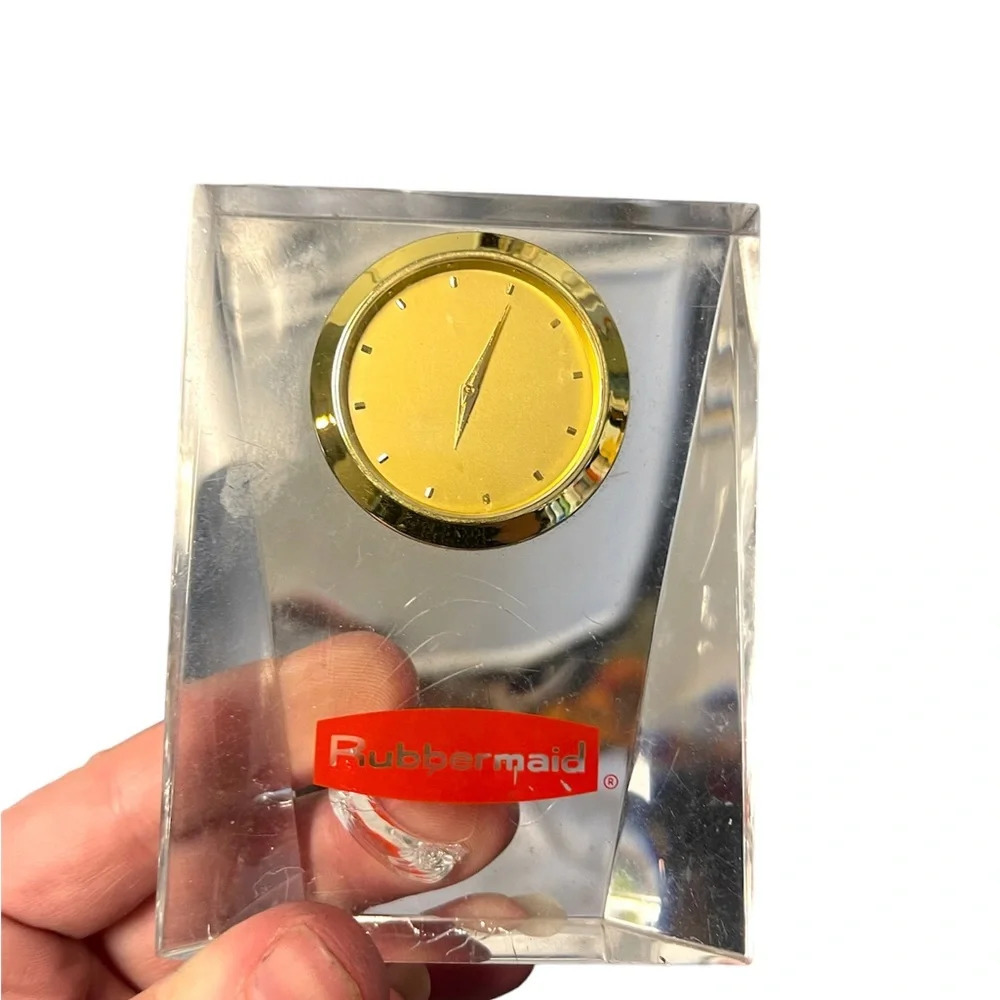 Rubbermaid clock